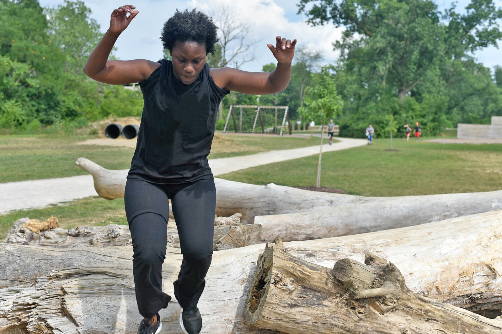Woman on the log run on the obstacle course at Scioto Audubon Metro Park.