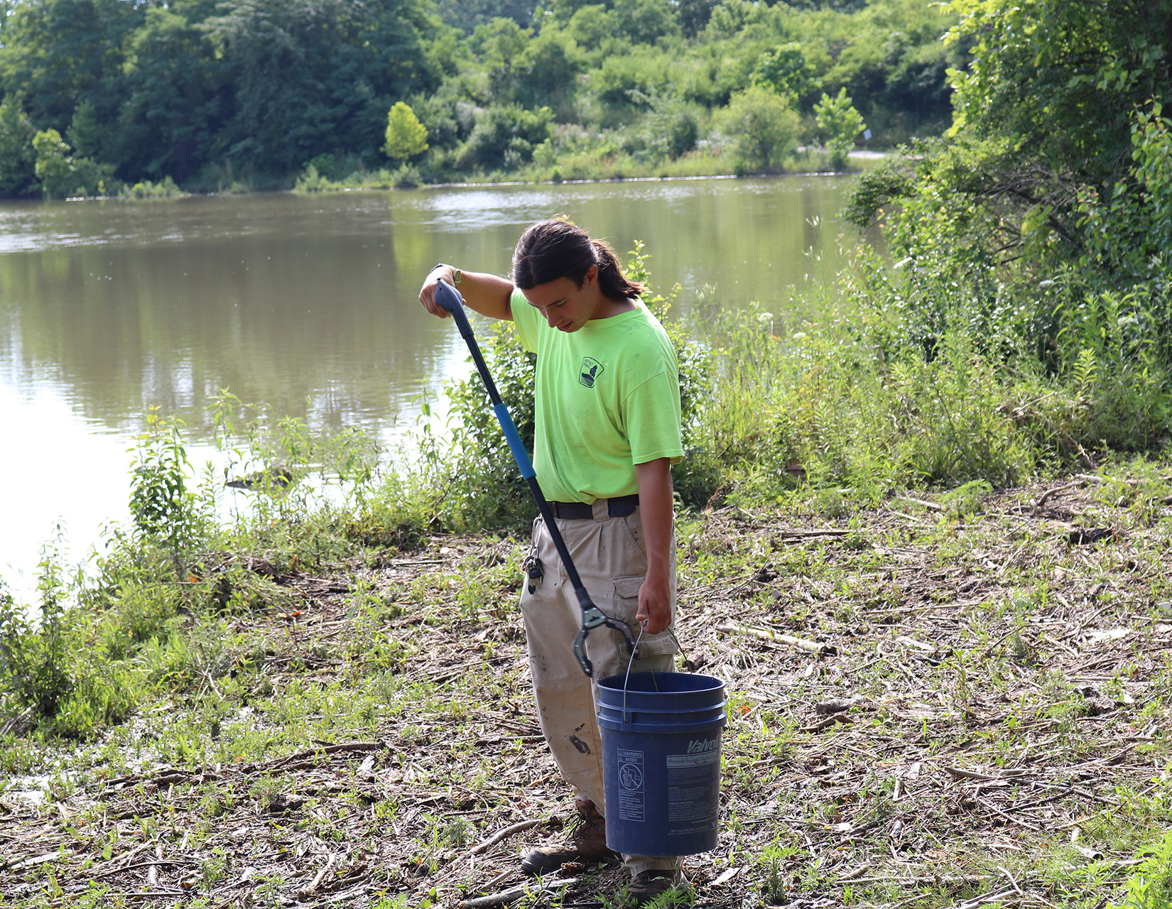 Metro Parks Team Clean Up